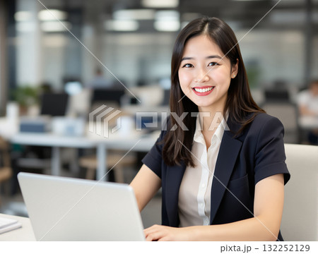 ビジネスウーマン ビジネスウーマン 132252129