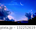 夜空にのぼる三日月 132252619