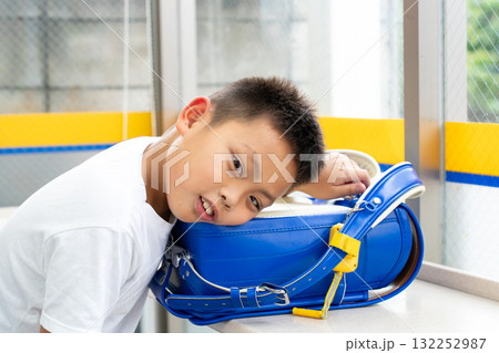 小学生　男の子　寄り道 132252987