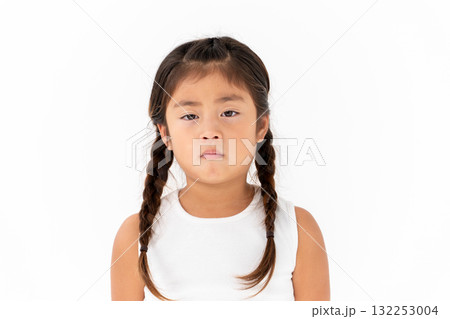小学生　女の子　ポートレート 132253004
