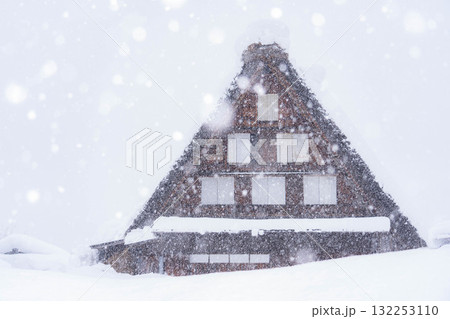 【豪雪素材】記録的豪雪の白川郷の雪景色【岐阜県】 【豪雪素材】記録的豪雪の白川郷の雪景色【岐阜県】 132253110