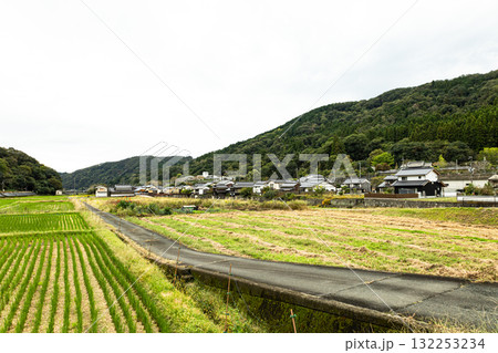 兵庫県佐用町の宿場町である平福の街並み風景 132253234