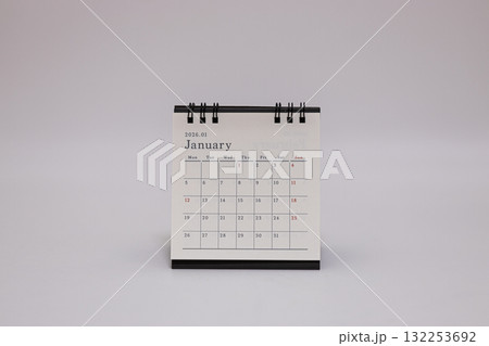 2026年1月の卓上カレンダーの素材写真 2026年1月の卓上カレンダーの素材写真 132253692