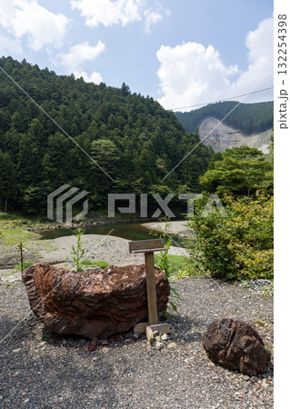 天河弁財天神社 禊殿 駐車場から見た天ノ川(2025年8月撮影) 天河弁財天神社 禊殿 駐車場から見た天ノ川(2025年8月撮影) 132254398