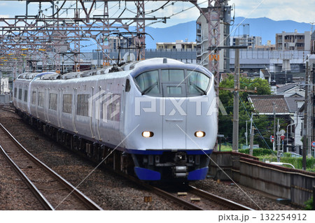 大阪へ向かう関空特急はるか 132254912