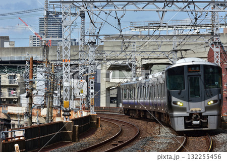 和歌山方面へ向かうJR阪和線 225系5100番台 和歌山方面へ向かうJR阪和線 225系5100番台 132255456