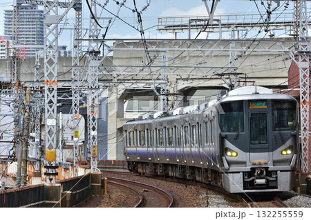 和歌山方面へ向かうJR阪和線 225系5000番台 和歌山方面へ向かうJR阪和線 225系5000番台 132255559
