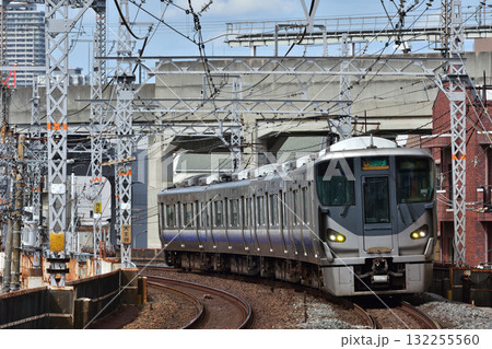 和歌山方面へ向かうJR阪和線 225系5000番台 和歌山方面へ向かうJR阪和線 225系5000番台 132255560