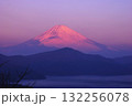 早朝の箱根、大観山からの富士山 132256078