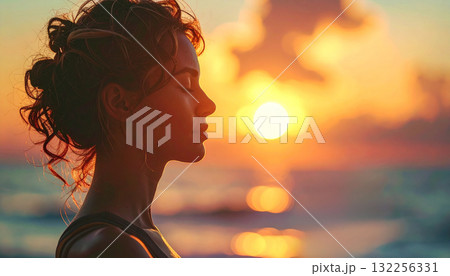 女性の横顔 132256331