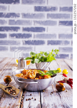 meatballs in tomato sauce 132257202