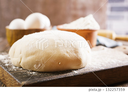dought and ingredients, fresh dought 132257359