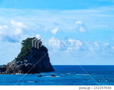伊豆七島を結ぶ爽やかな船旅の景色　新島 132257638