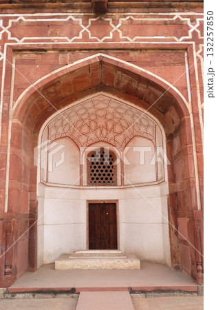 Architecture detail inside the Humayun's Tomb, built by Hamida Banu Begun in 1565-72, Delhi, India 132257850