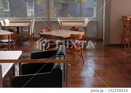 飲食店のテーブルとイス 飲食店のテーブルとイス 132258810