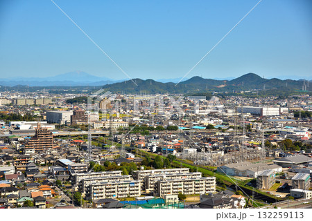《愛知県》小牧山城からの展望 小牧市、犬山市、御岳山、尾張三山方面 《愛知県》小牧山城からの展望 小牧市、犬山市、御岳山、尾張三山方面 132259113