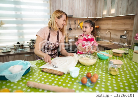 Creating sweet memories in the kitchen with homemade treats Creating sweet memories in the kitchen with homemade treats 132260101