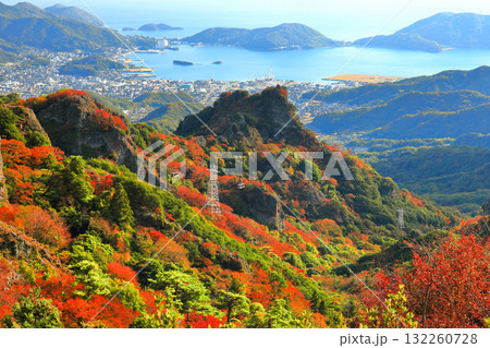 【香川県】晴天の寒霞渓の紅葉 【香川県】晴天の寒霞渓の紅葉 132260728