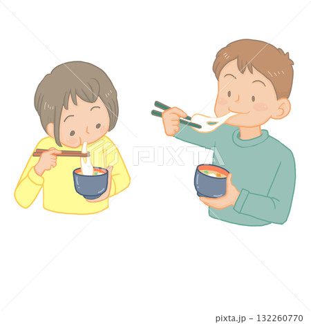 お雑煮を食べる2人 132260770