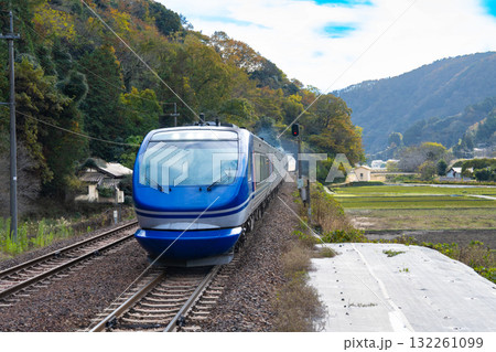 智頭急行 トンネルを抜け晩秋の平福駅に入線する倉吉駅行きスーパーはくと7号3 兵庫県佐用郡佐用町 智頭急行 トンネルを抜け晩秋の平福駅に入線する倉吉駅行きスーパーはくと7号3 兵庫県佐用郡佐用町 132261099