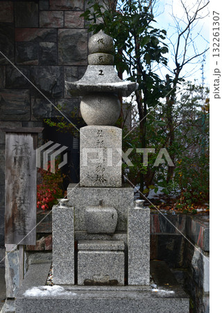 冬の祇園女御供養塔 132261307