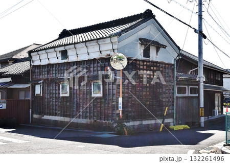 亀山駅近くの町角の歴史を感じる蔵 亀山駅近くの町角の歴史を感じる蔵 132261496