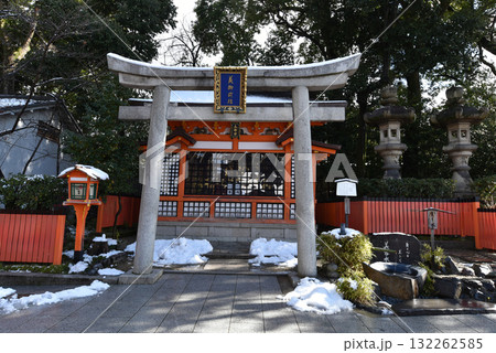 冬の八坂神社 美御前社 132262585