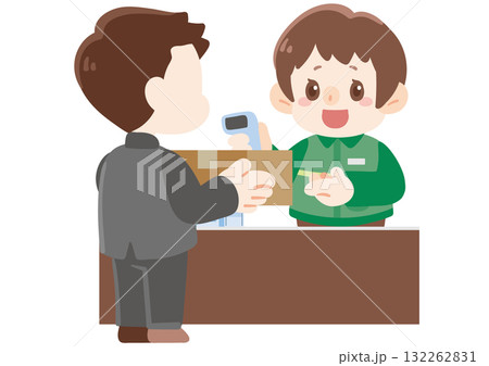 男性客に荷物発送対応する店員 132262831