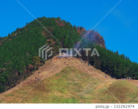 ススキの曽爾高原 秋の山焼き ススキの曽爾高原 秋の山焼き 132262974