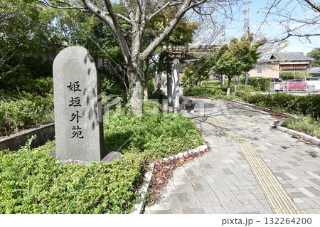 亀山西小学校横の姫垣外苑 亀山西小学校横の姫垣外苑 132264200