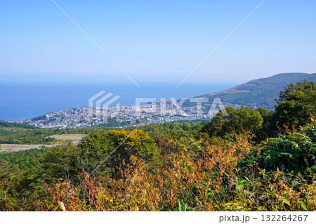 秋の毛無峠から見る朝里の街並み 132264267