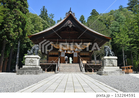 諏訪大社下社　秋宮  神楽殿 132264591