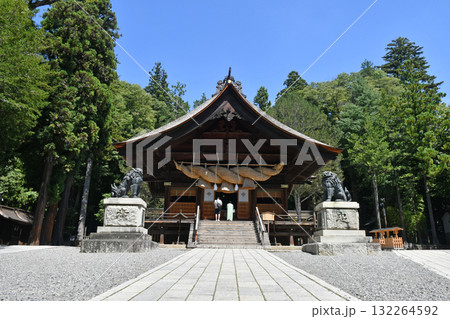 諏訪大社下社　秋宮  神楽殿 132264592