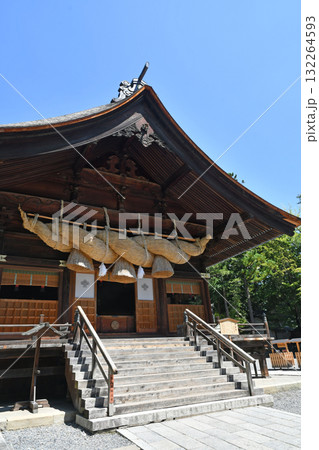 諏訪大社下社　秋宮  神楽殿 132264593