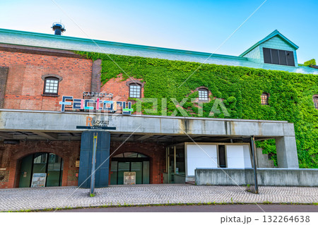 北海道　札幌市　早朝のサッポロファクトリー 132264638