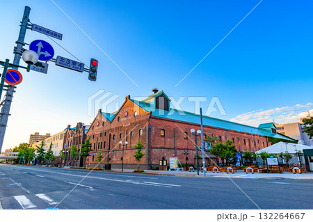 北海道　札幌市　早朝のサッポロファクトリー 132264667