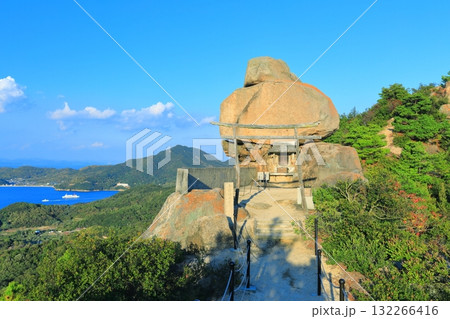 【香川県】快晴下の重岩（小豆島） 132266416