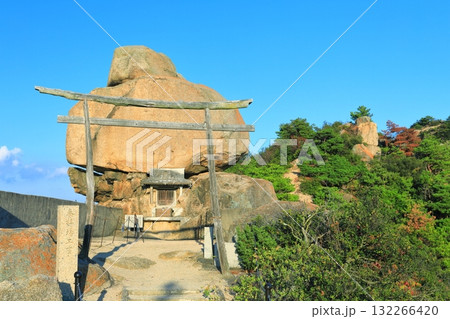 【香川県】快晴下の重岩（小豆島） 132266420