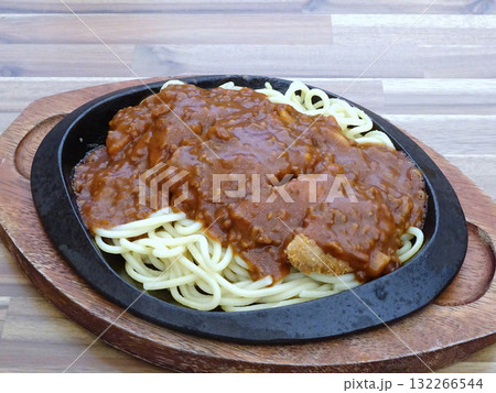 カツスパ　道東名物カツスパ　ミートソーススパゲッティカツレツ 132266544