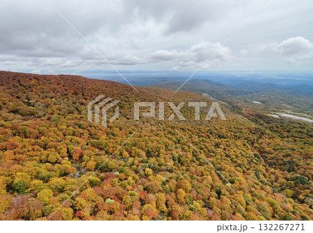 栗駒山の紅葉 空撮 栗駒山の紅葉 空撮 132267271