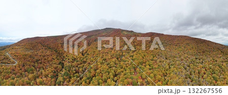 栗駒山の紅葉　空撮　パノラマ写真 132267556