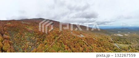 栗駒山の紅葉　空撮　パノラマ写真 132267559