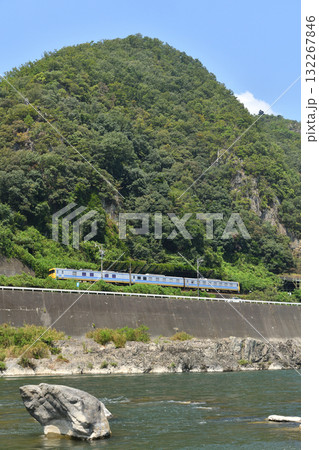 坂祝の山間を走行するキヤ95ドクター東海 坂祝の山間を走行するキヤ95ドクター東海 132267846