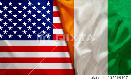 アメリカの国旗とコートジボワールの国旗 132269167