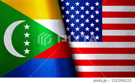 アメリカの国旗とコモロの国旗 132269222