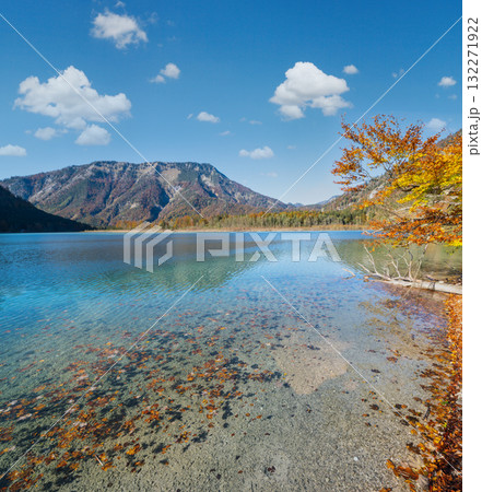 Peaceful Autumn Alps mountain lake Offensee lake, Salzkammergut, Upper Austria. 132271922