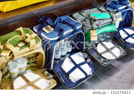 Picnic bags with dishes in store Picnic bags with dishes in store 132274811