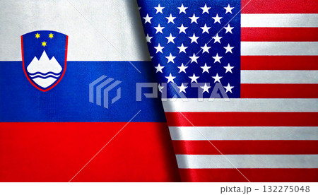 アメリカの国旗とスロベニアの国旗 132275048