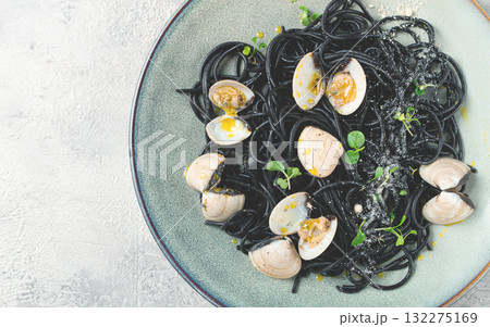 black spaghetti vongole, venerki, homemade, without people, 132275169