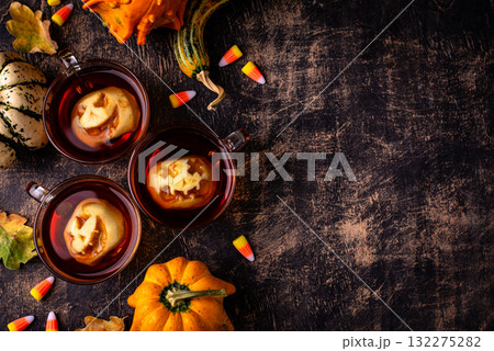 Haloween spicy apple cider drink 132275282